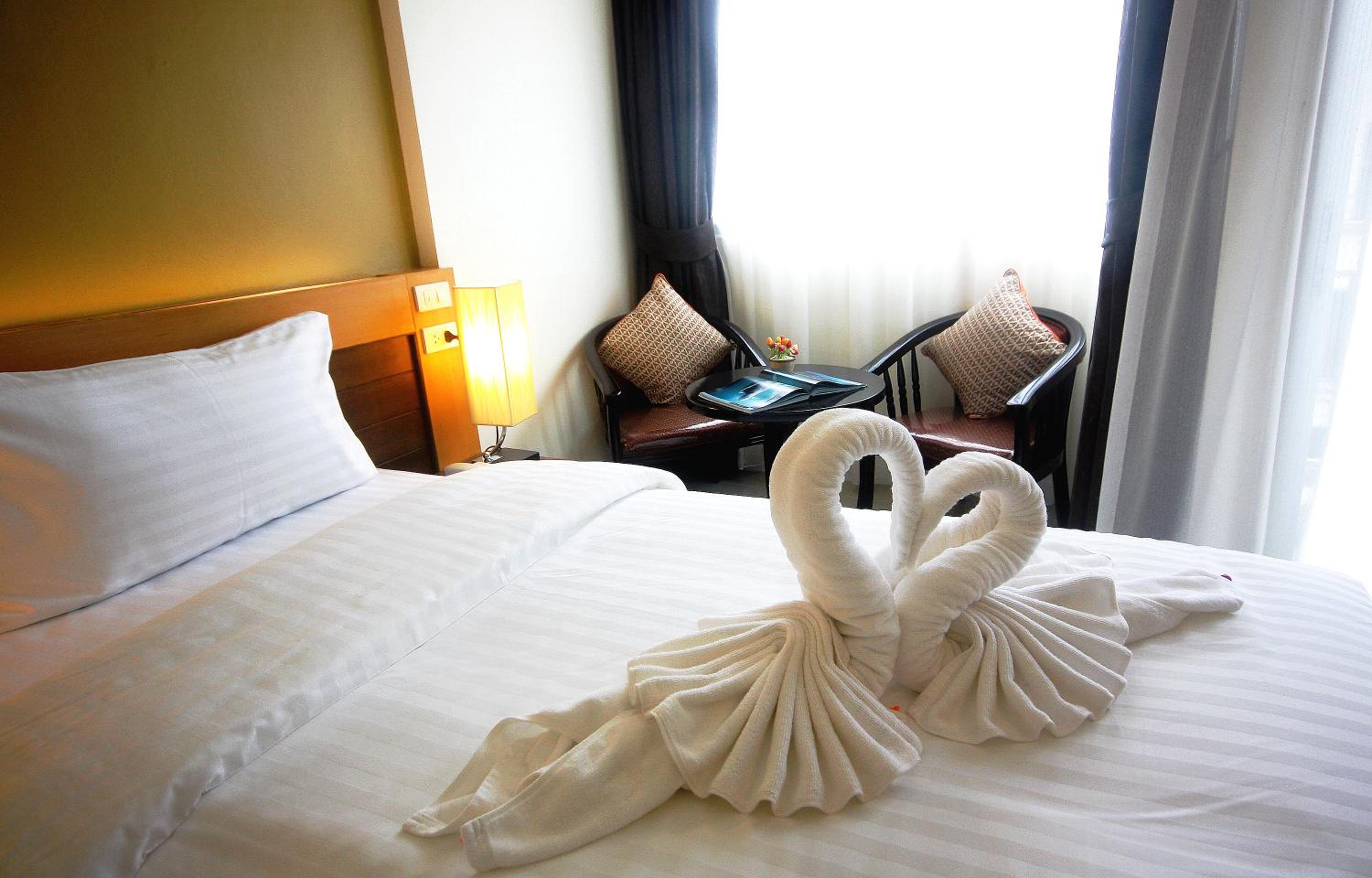 Room, Twin Beds, Mountain View