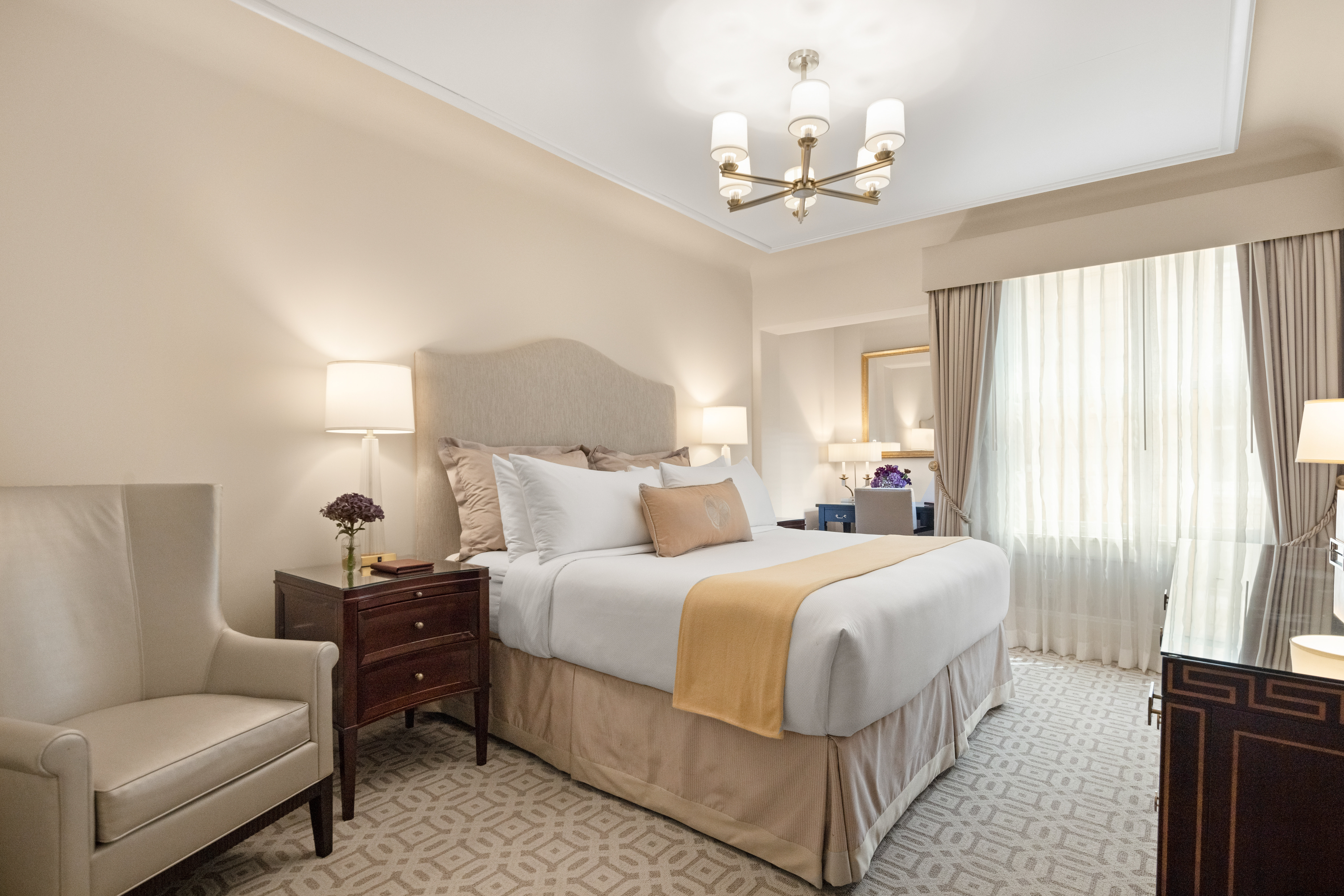 INTERIOR, GUEST ROOM