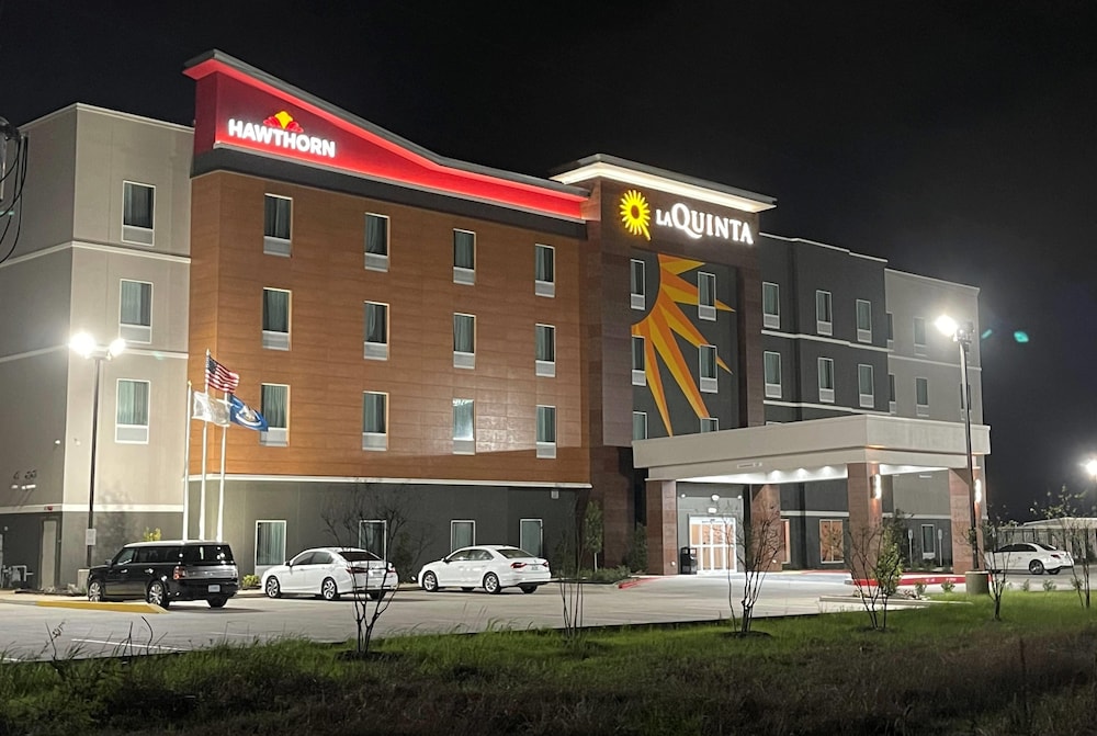 Hawthorn Extended Stay by Wyndham Sulphur (Lake Charles) 1/38