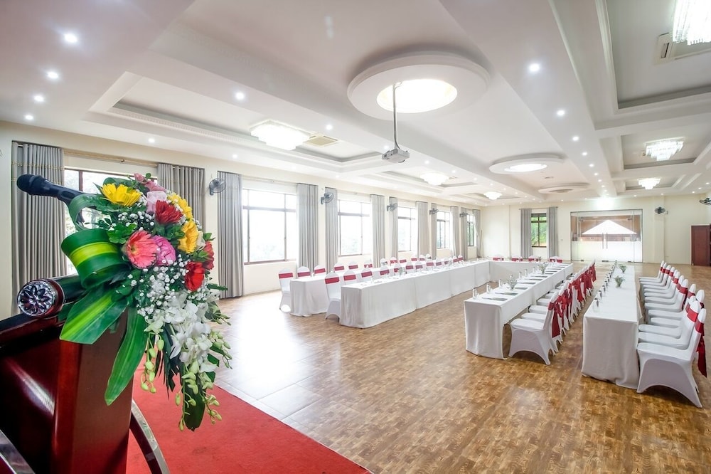 Thung Nham Hotel & Resort 25/50