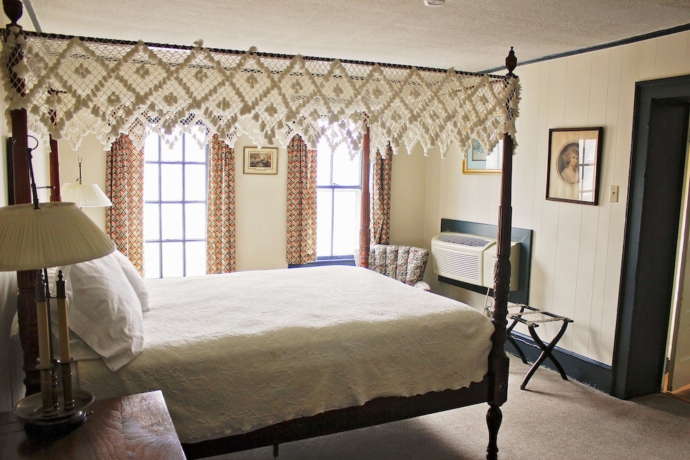 Wayside Inn 14/72