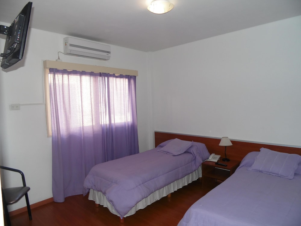 Hotel Adrazi 10/40