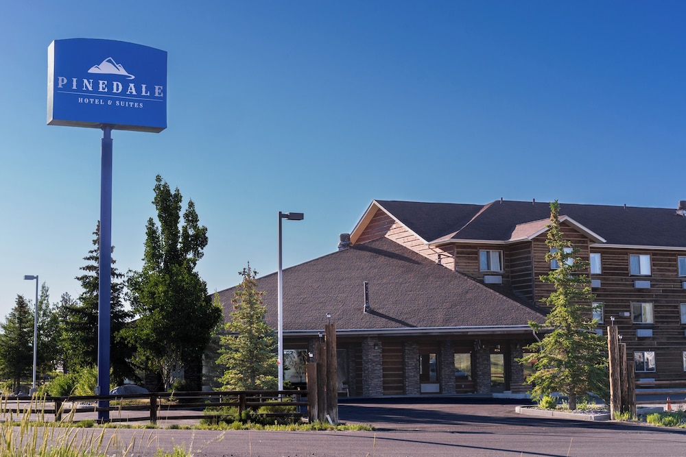 Pinedale Hotel & Suites 5/50