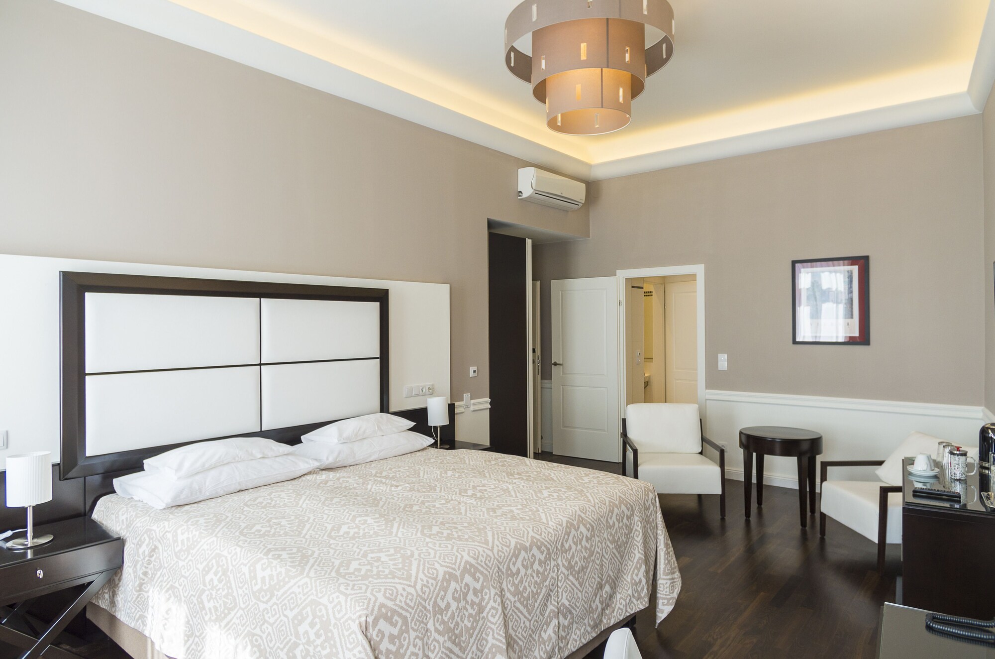 DELUXE, DOUBLE BED