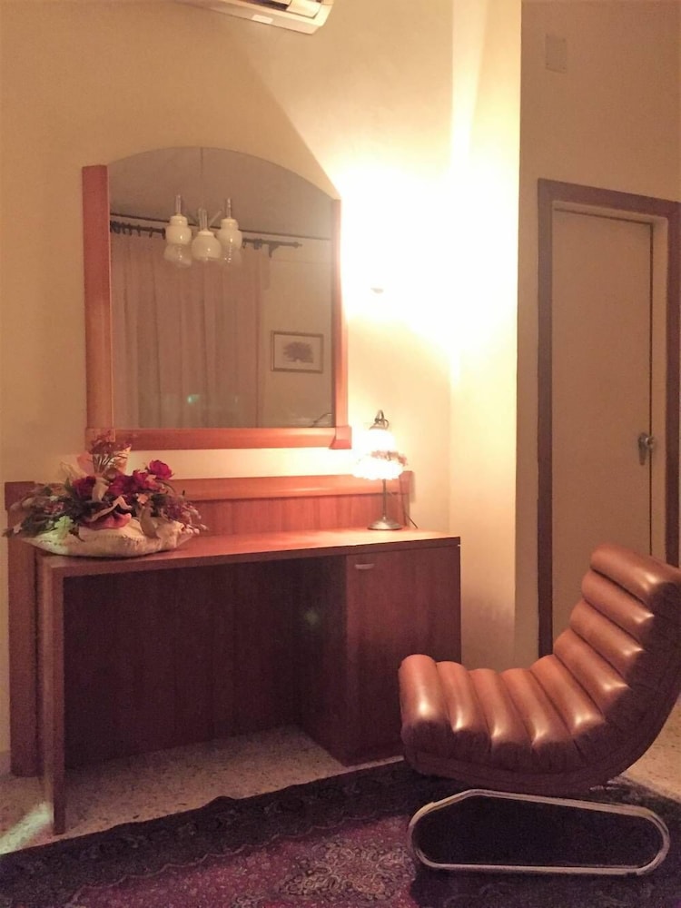 Hotel Viola 5/23