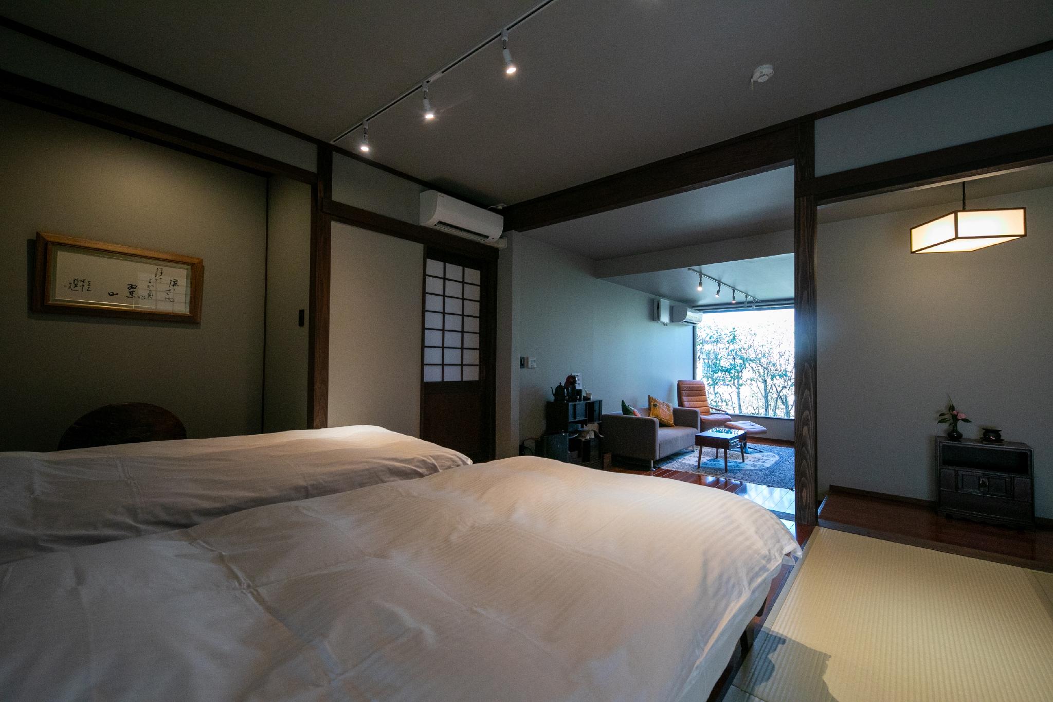 Japanese Western, Twin Beds, 2 Futon Beds