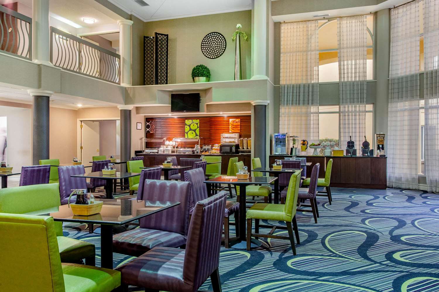 La Quinta Inn & Suites by Wyndham Raleigh Durham Airport 17/25