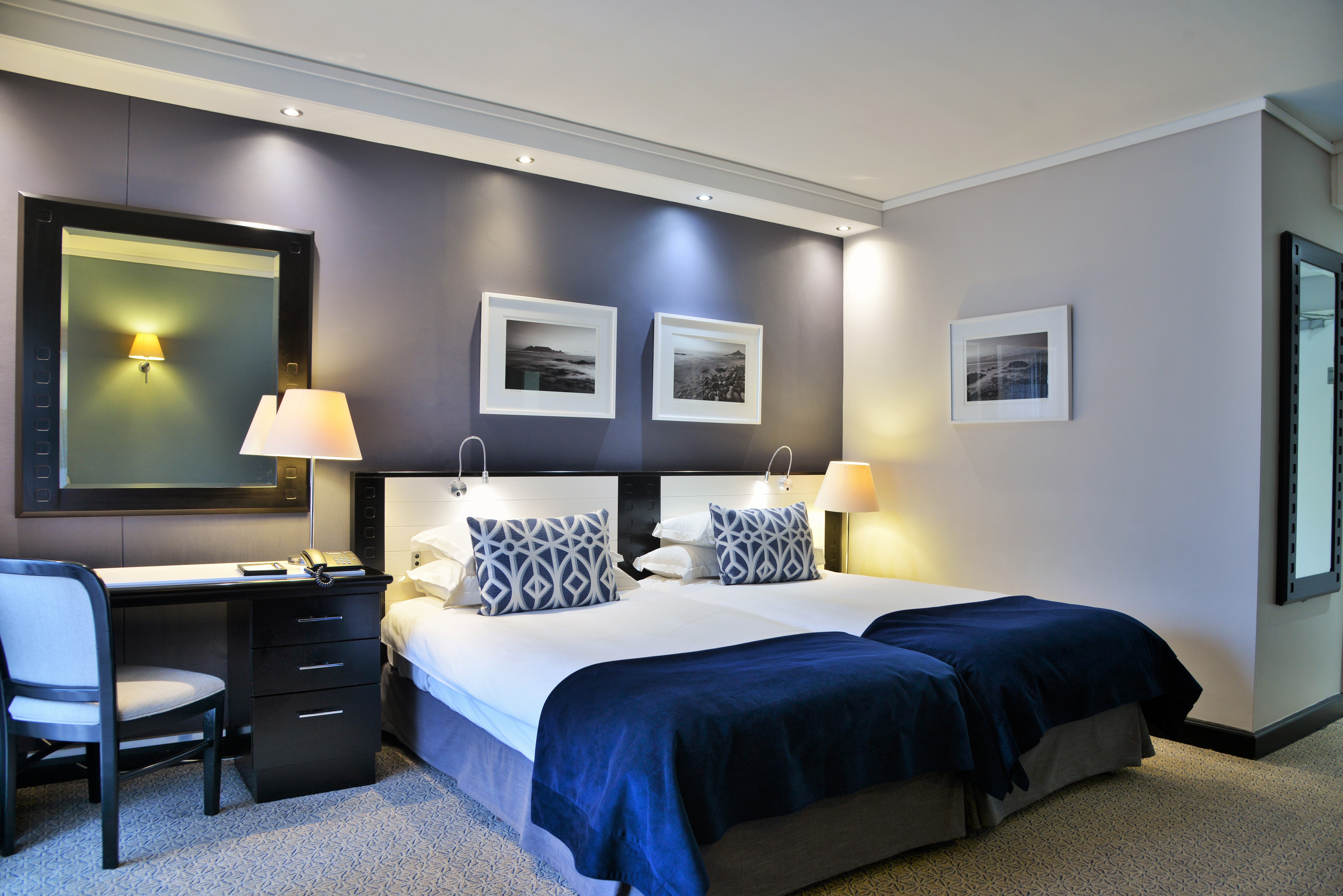 غرفة قياسية بسريرين منفصلين، The Commodore Hotel 3/9