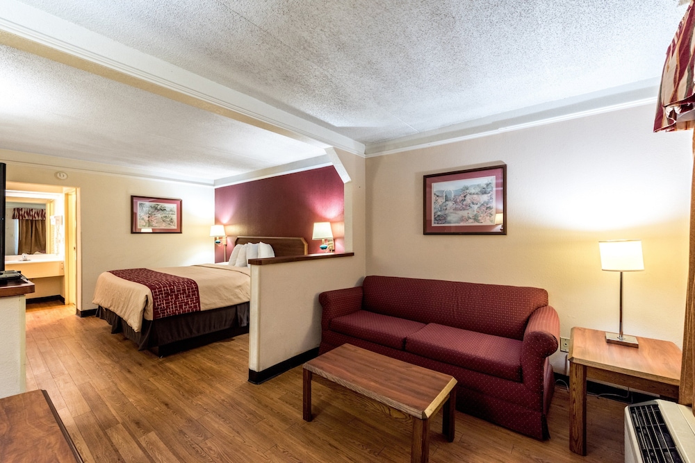 Red Roof Inn & Suites Clinton 31/41