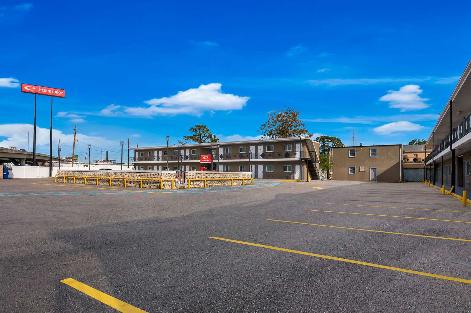 Econo Lodge Gretna - New Orleans 14/22