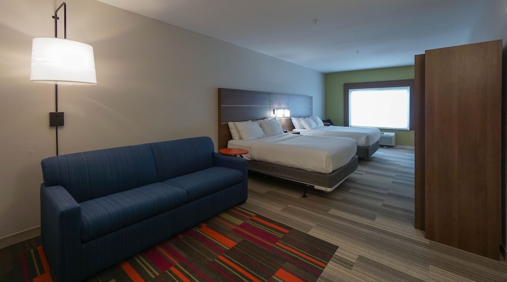 Holiday Inn Express Hotel Suites Savannah Midtown 41/81