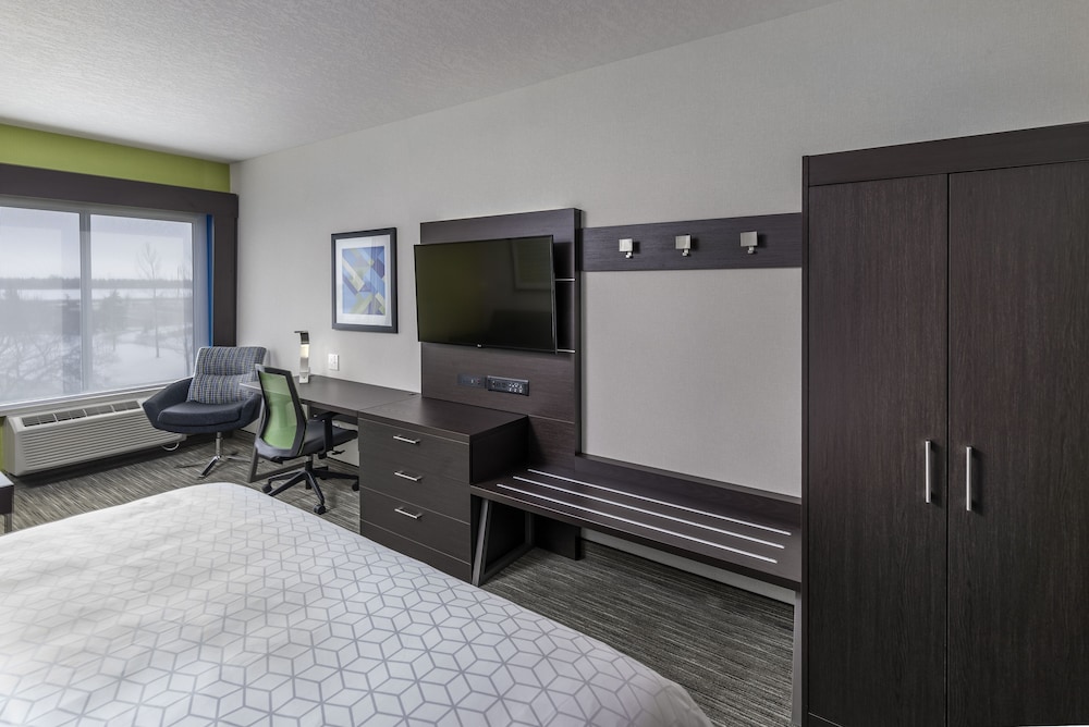 Holiday Inn Express Suites Saskatoon East University 24/78