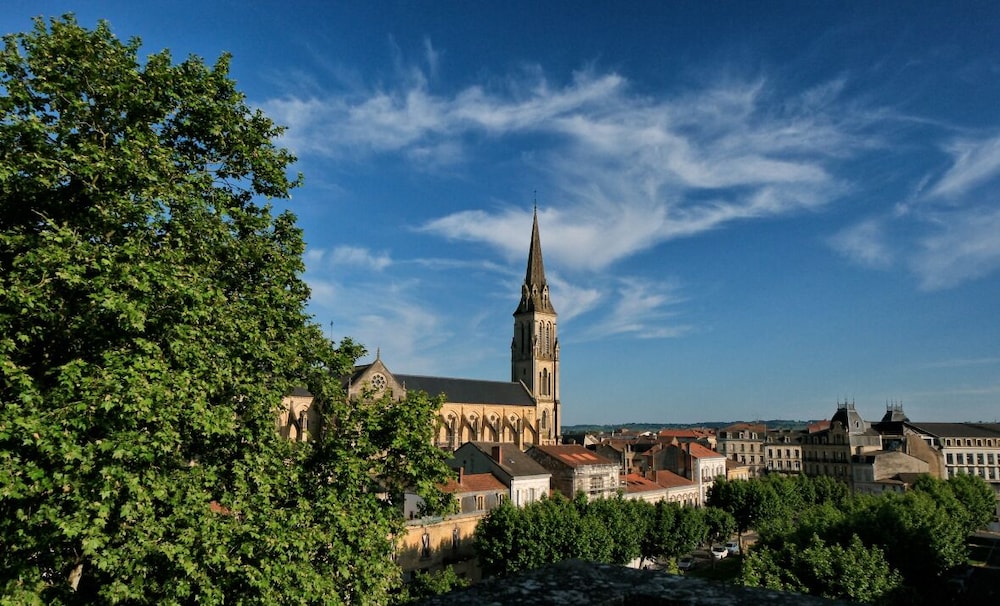 Hotel & Spa Le Gambetta Centre-ville Bergerac 45/50