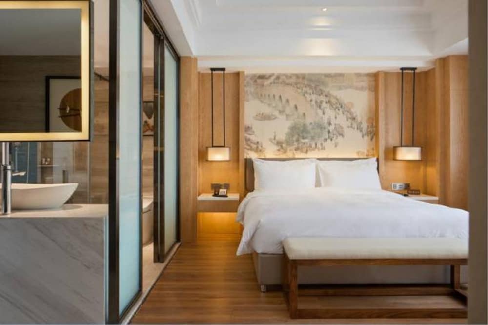 Charm City Kai Guan Hotel 12/30