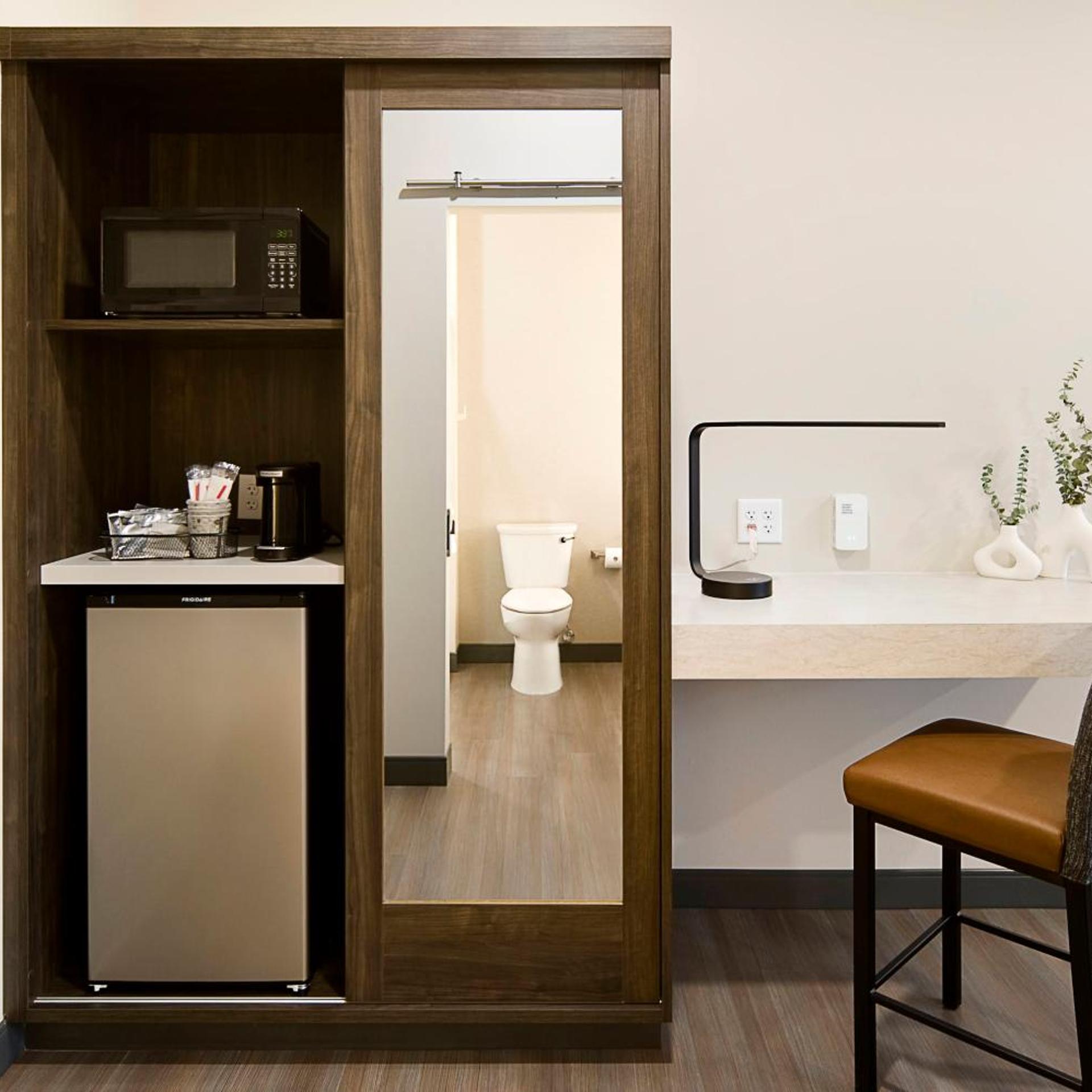 جناح جونيور بشرفة، Clubhouse Hotel Suites Sioux Falls 3/3