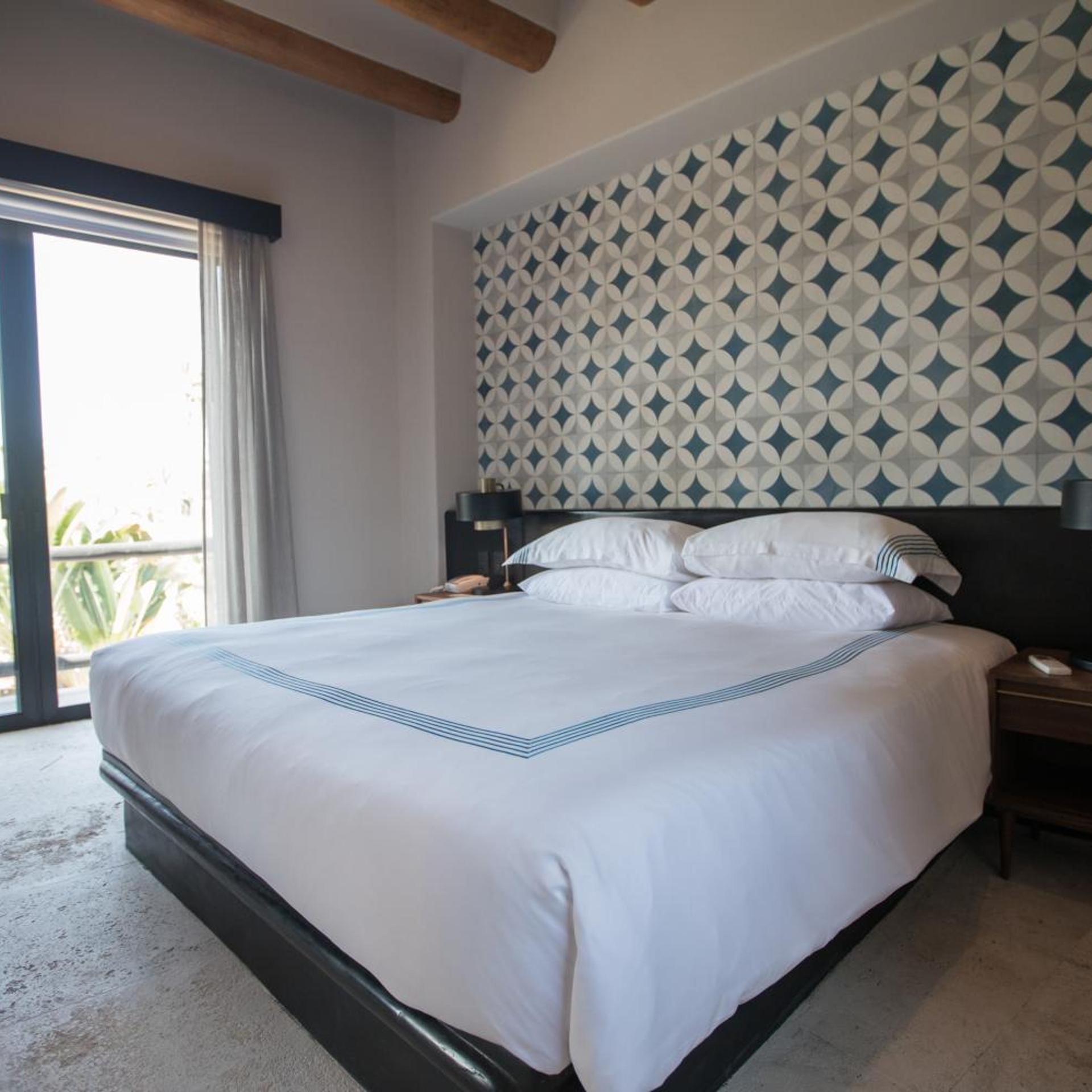 2 Bedrooms, Garden, Suite