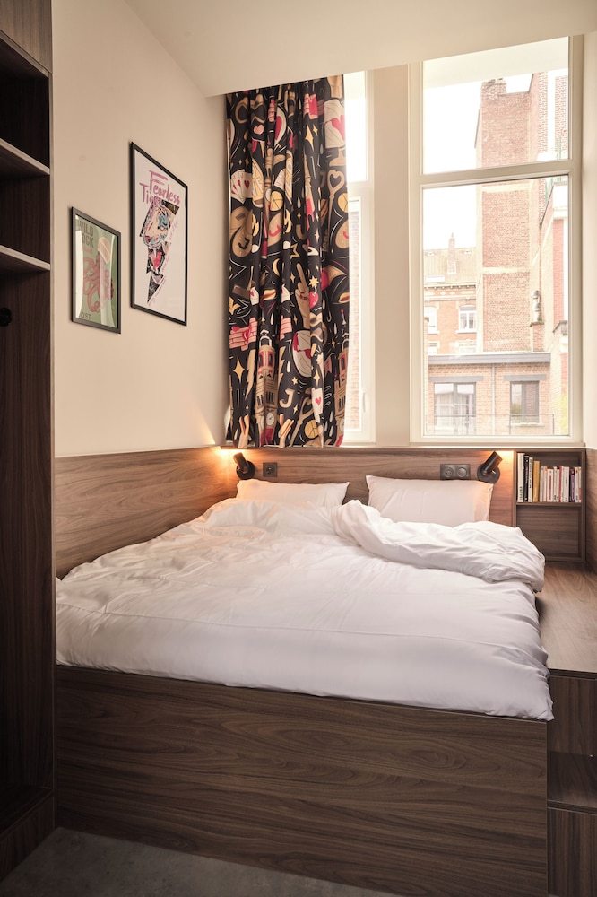 Collection, Deluxe, Queen Bed