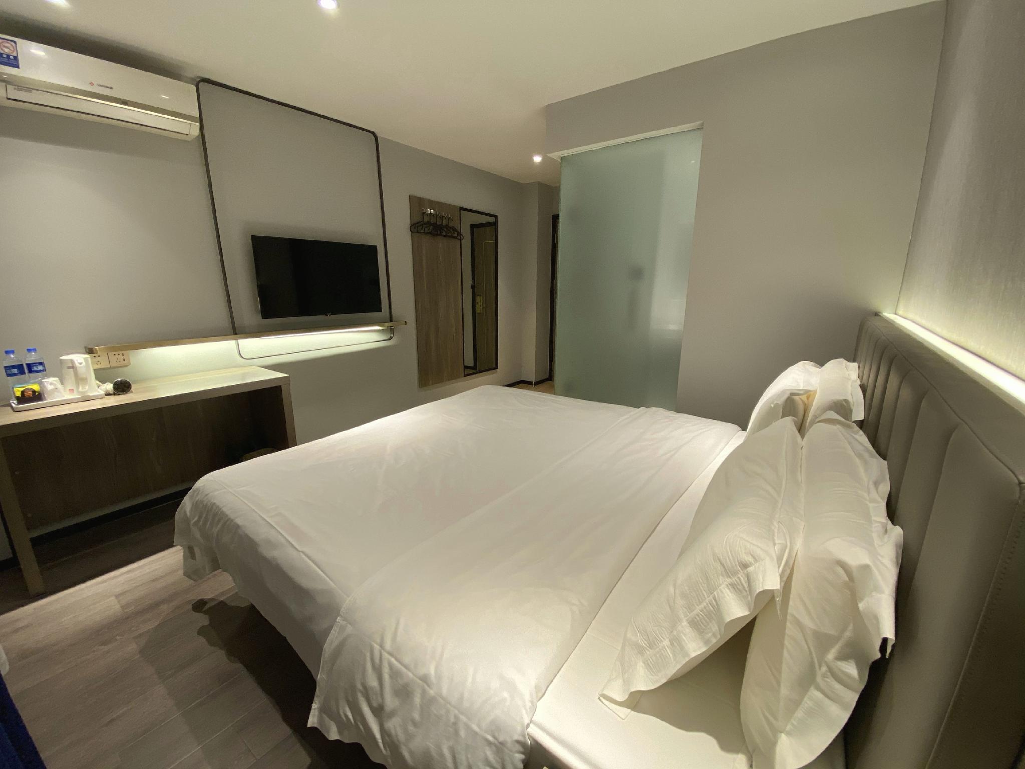 Borrman Hotel (Guangzhou Hanxi Changlong Happy World North Gate) 6/10
