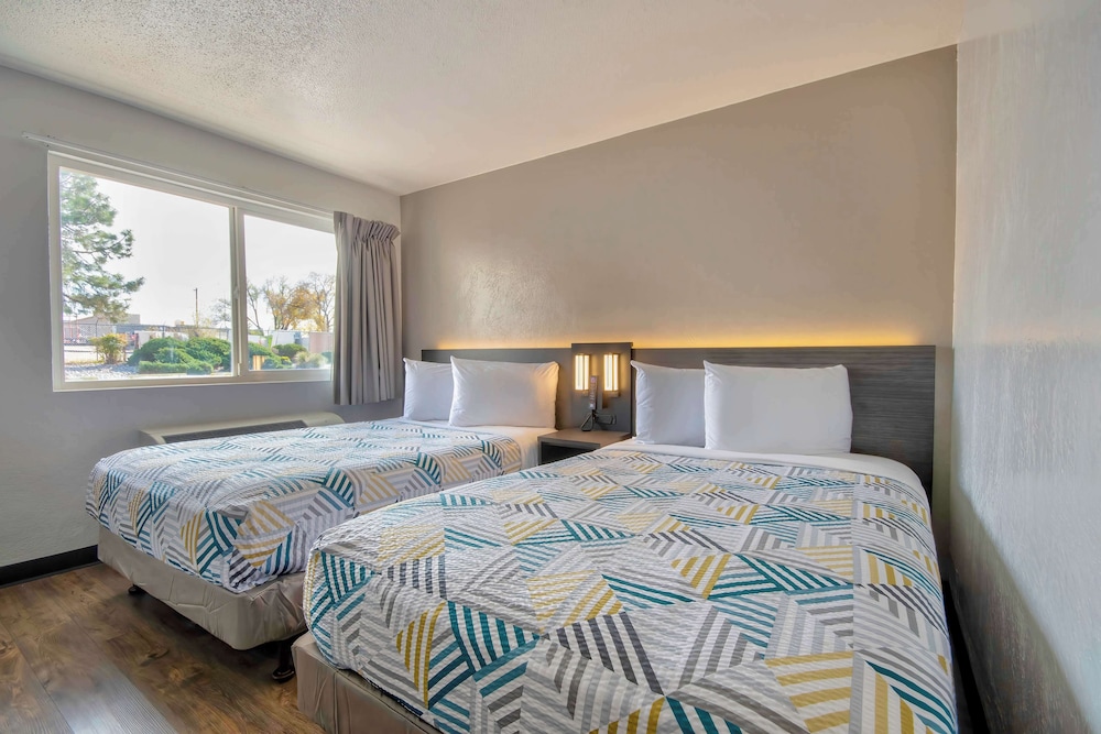Motel6 Santa Fe, NM 10/43