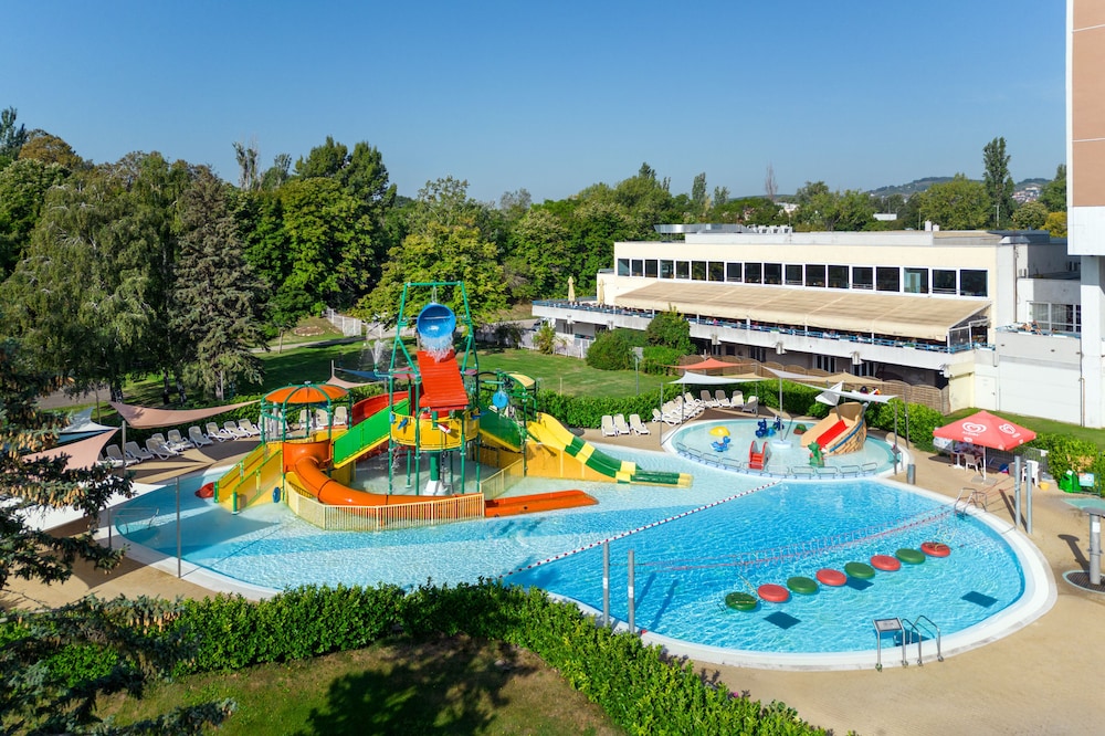 Marina Hotel 56/65