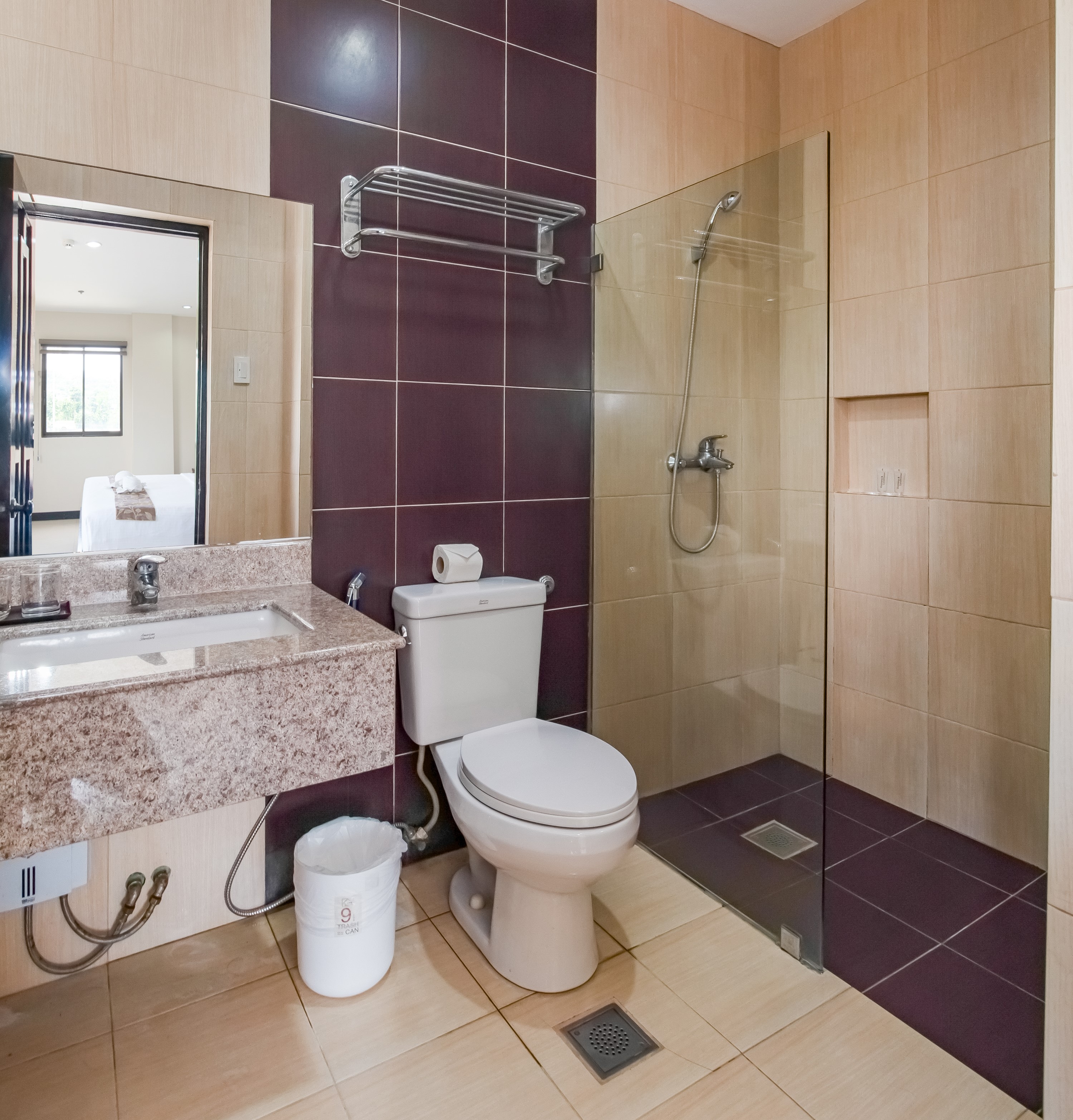 جناح في المبنى الرئيسي، Main Hotel And Suites 6/6