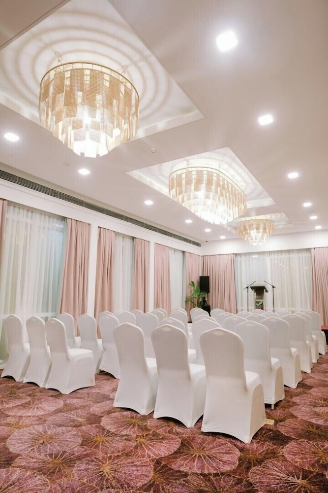 Goldberry Suites & Hotel Cebu 36/50