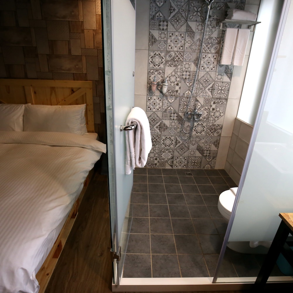 SUPERIOR, DOUBLE BED, PRIVATE BATHROOM
