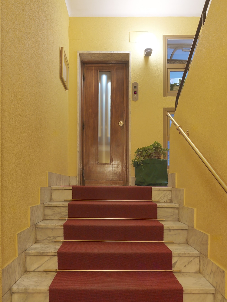 Hotel Arco Romana 10/20