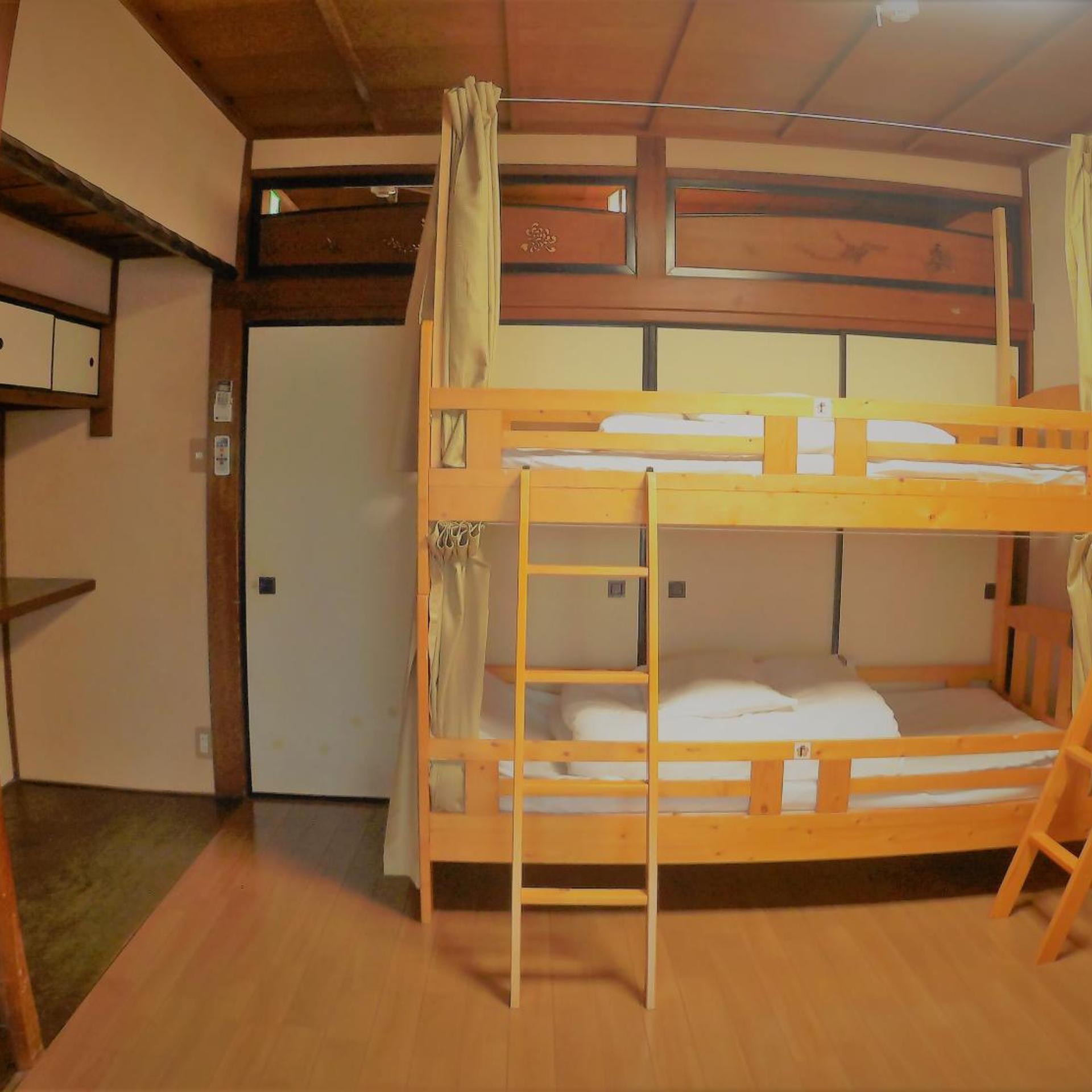 Mixed Dorm, 6 Beds, Guesthouse Ga-Jyun 2/2