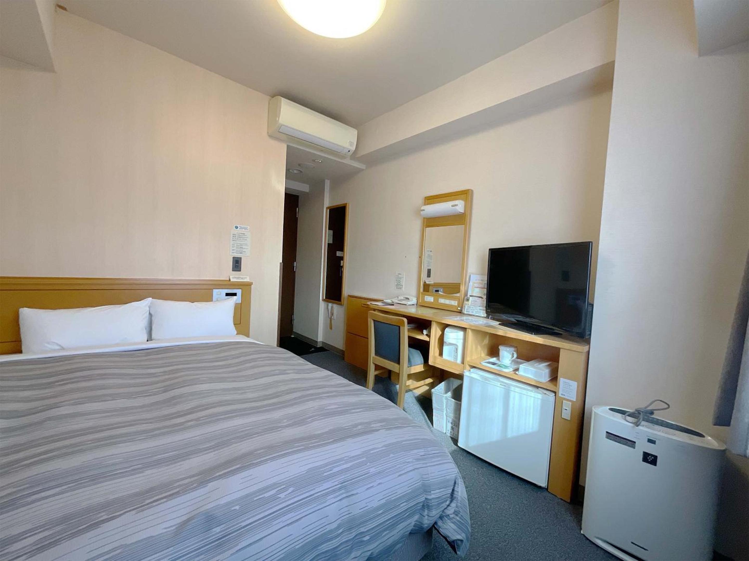 Semi Room, Semi Double Bed, Electronic Cigarette Only