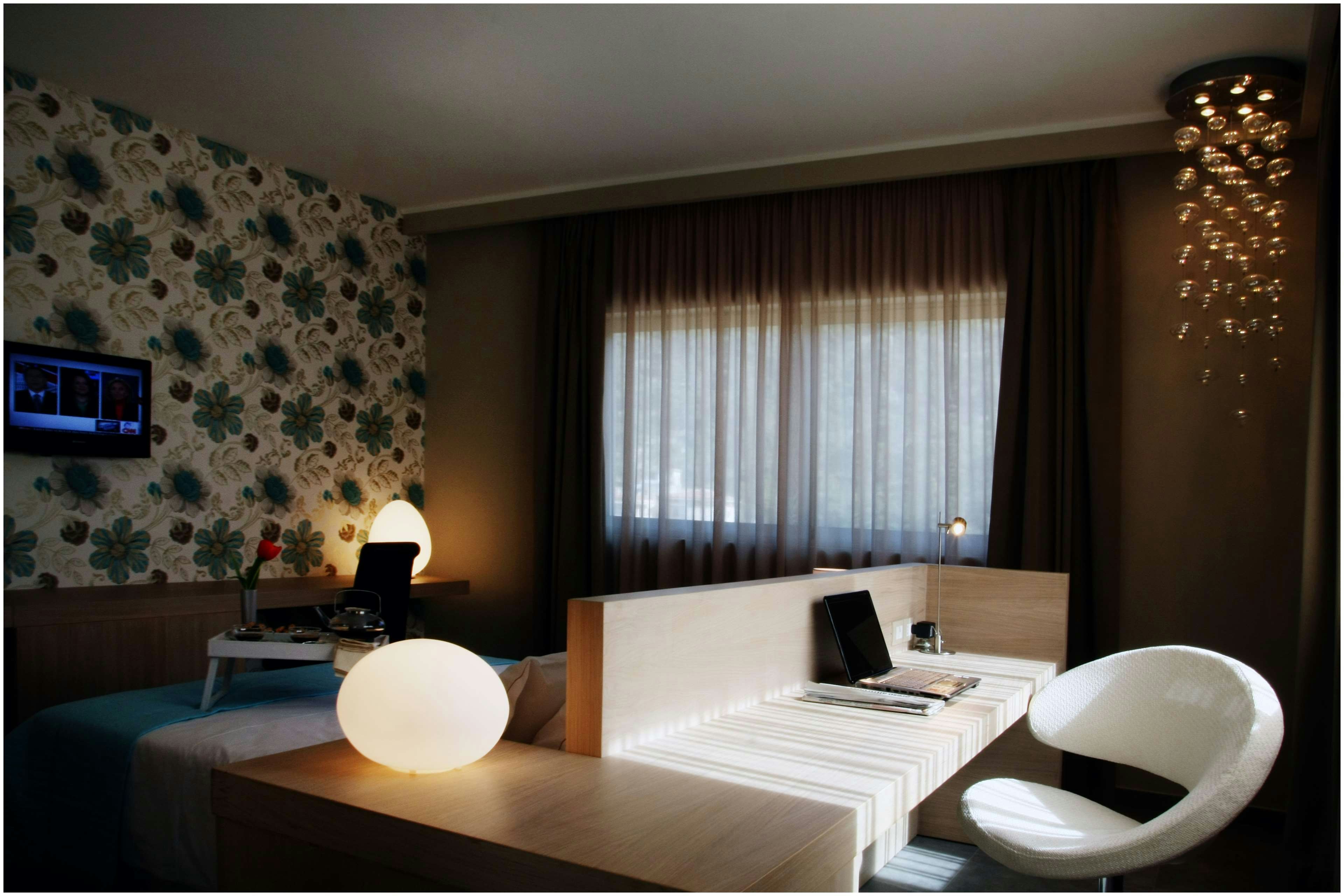 Ferro Hotel 7/33