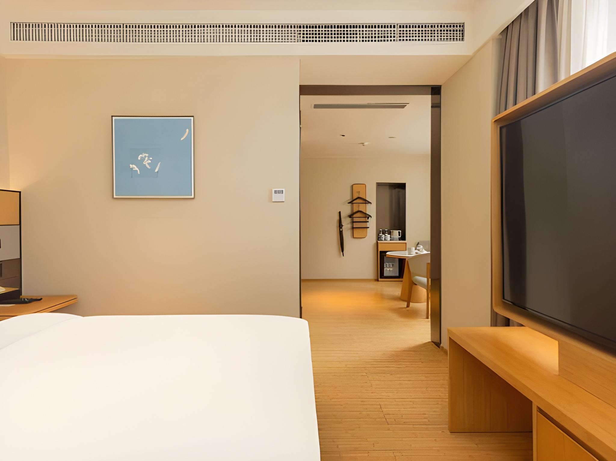 Business, Queen Bed