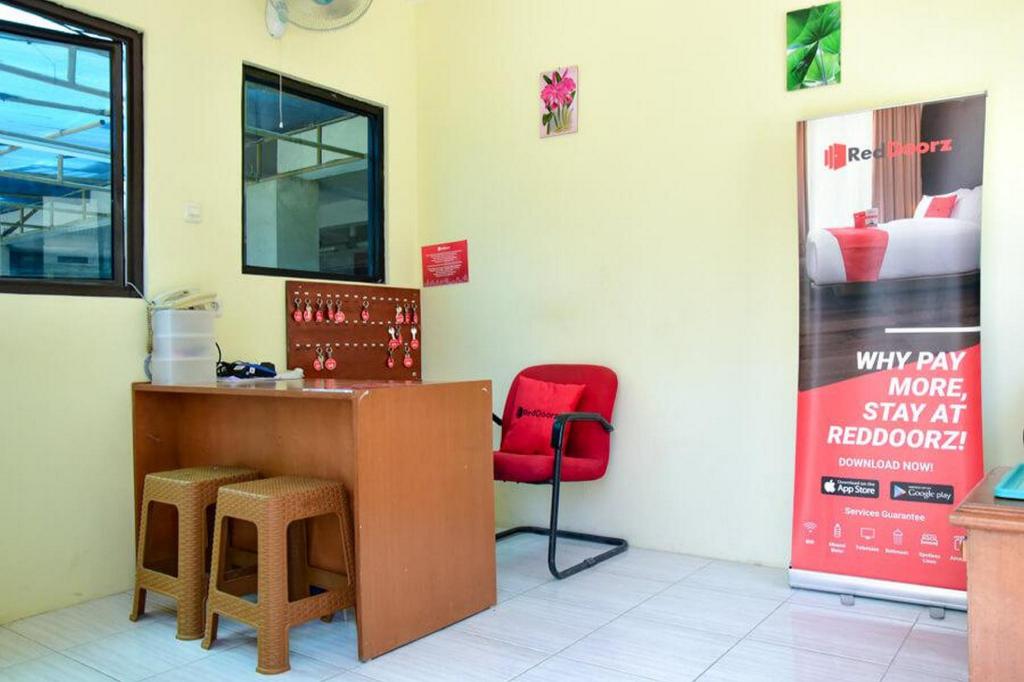 Reddoorz Plus Near Ciputra World Kuningan 2 8/50