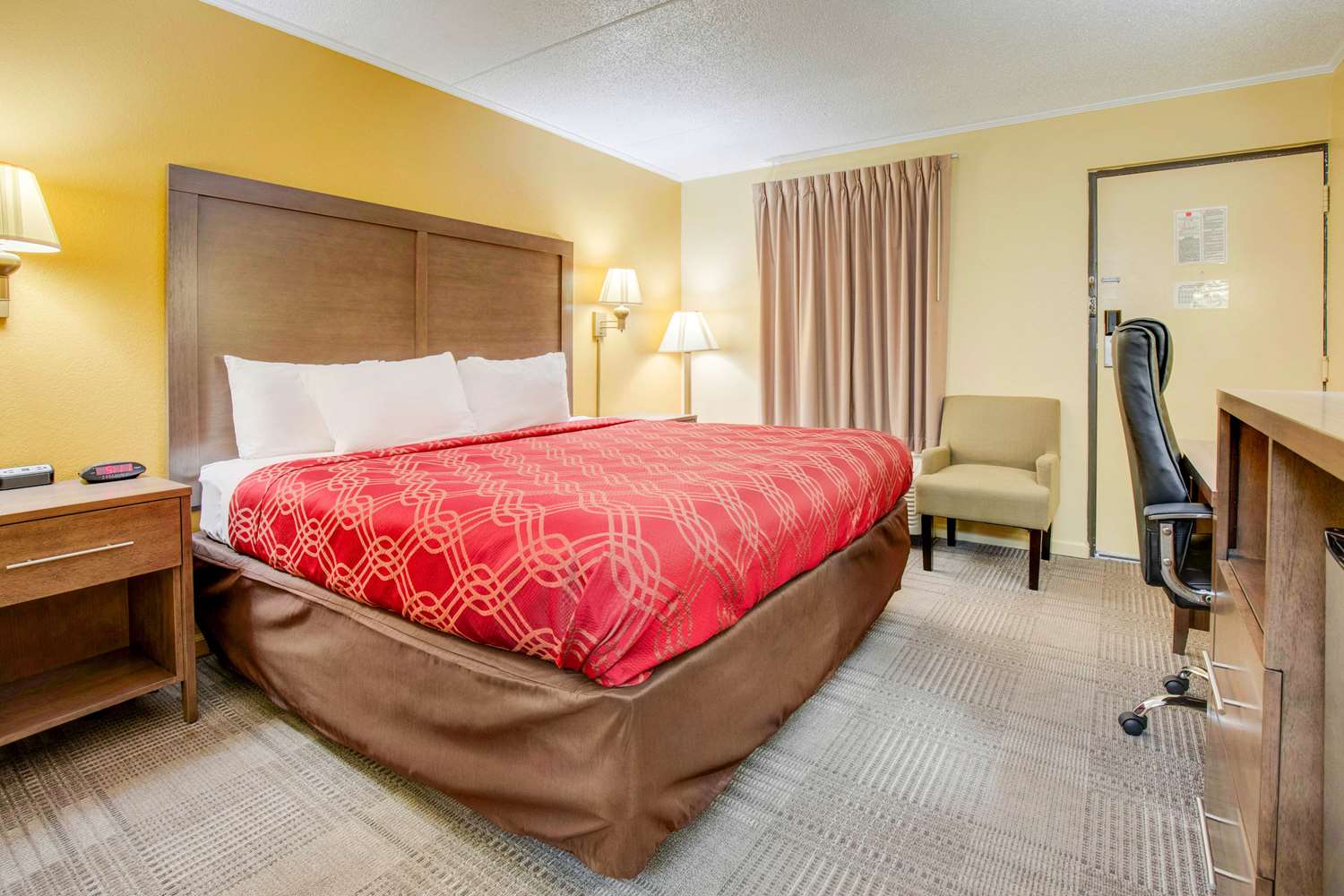 Econo Lodge Lenoir City 27/33