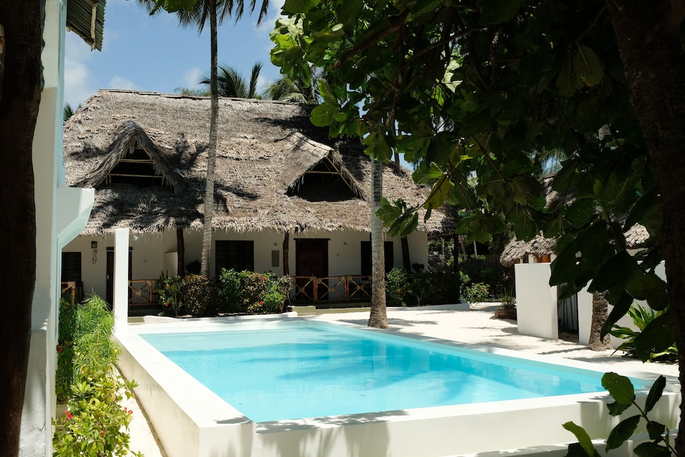 Makuti Beach Bungalows 60/65