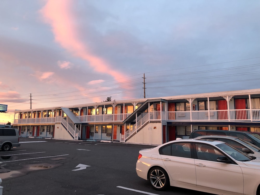 New Sea Breeze Motel 12/20
