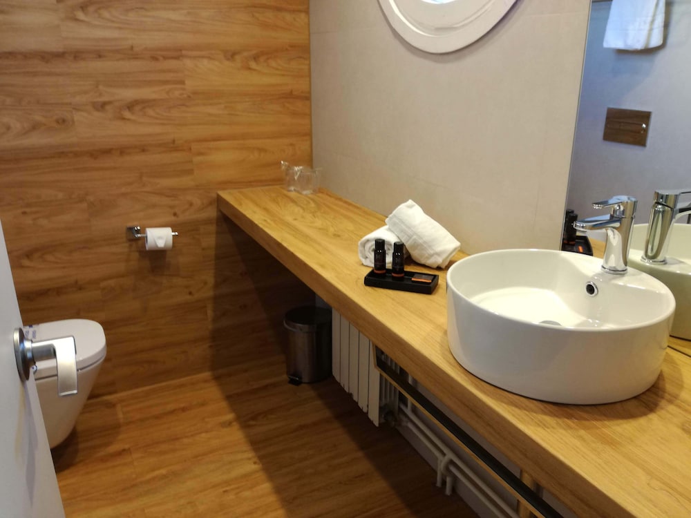 Hotel J. Balmes Vic 13/20