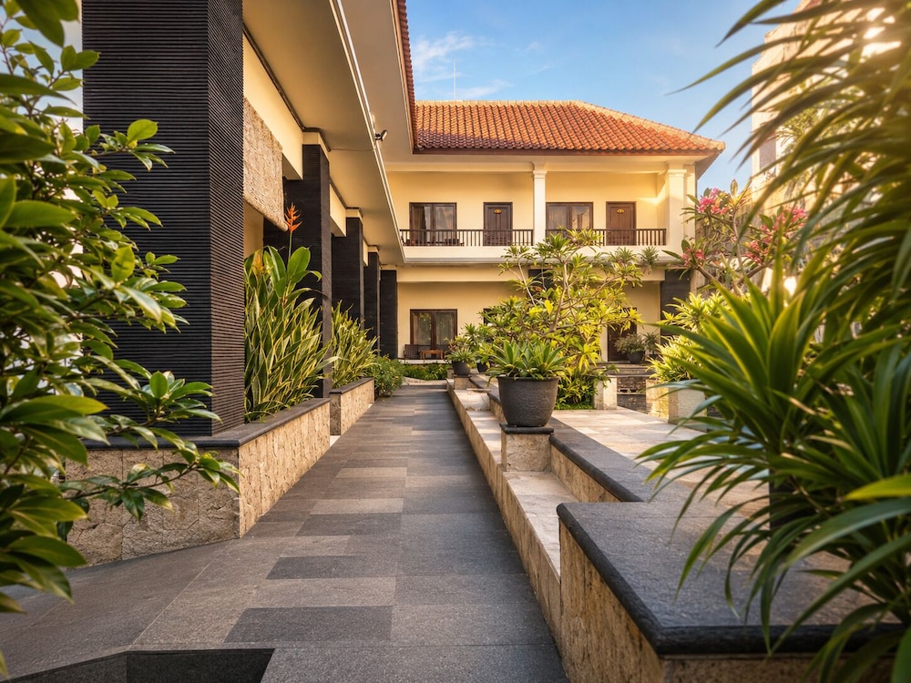 Radha Bali Hotel 65/70