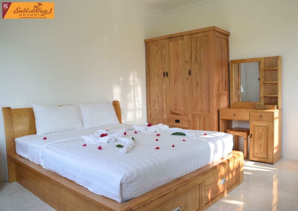 DELUXE, DOUBLE BED, GARDEN VIEW