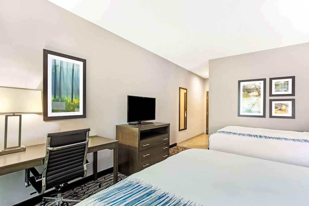 La Quinta Inn and Suites by Wyndham Cullman 17/46