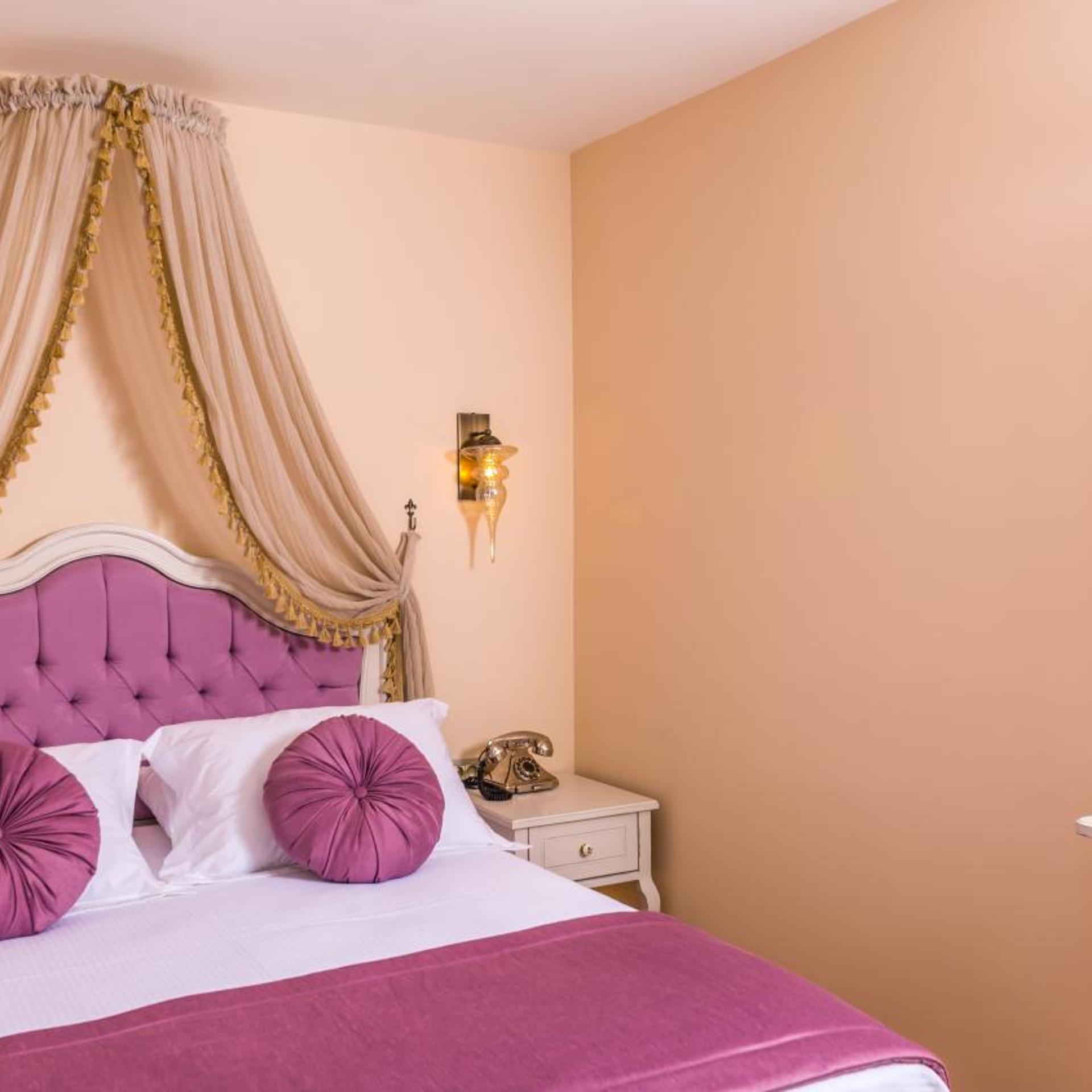 Room, Double or Twin Bed, Lateral Side Sea View