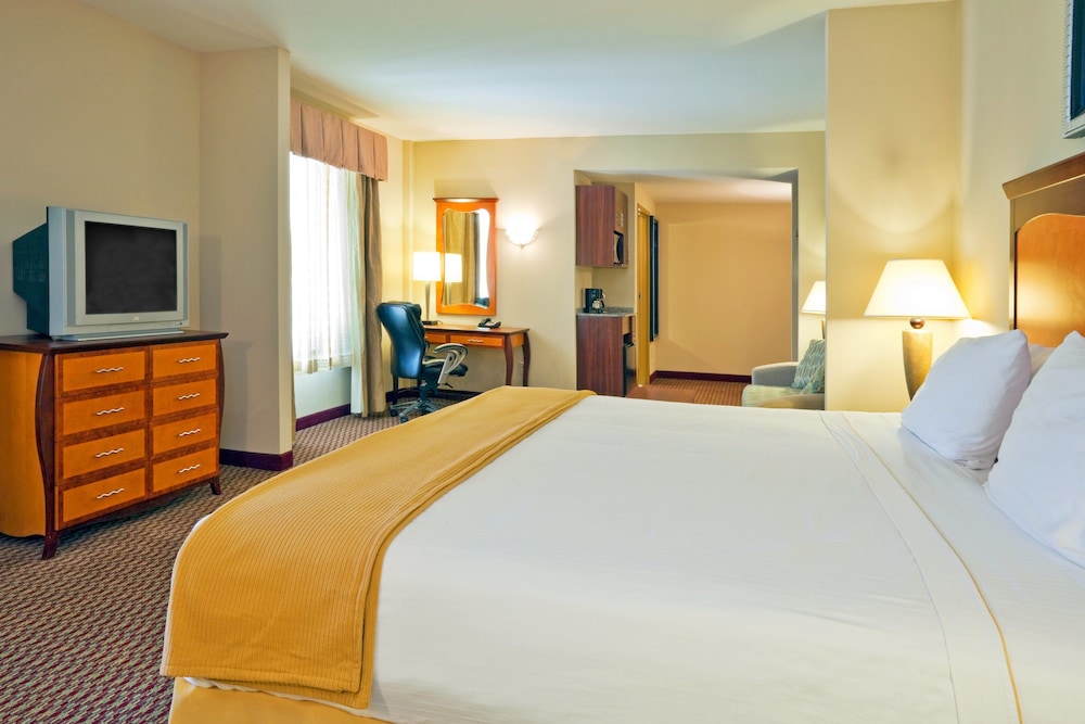 Holiday Inn Express & Suites Birmingham - Inverness 280, an IHG Hotel 17/74