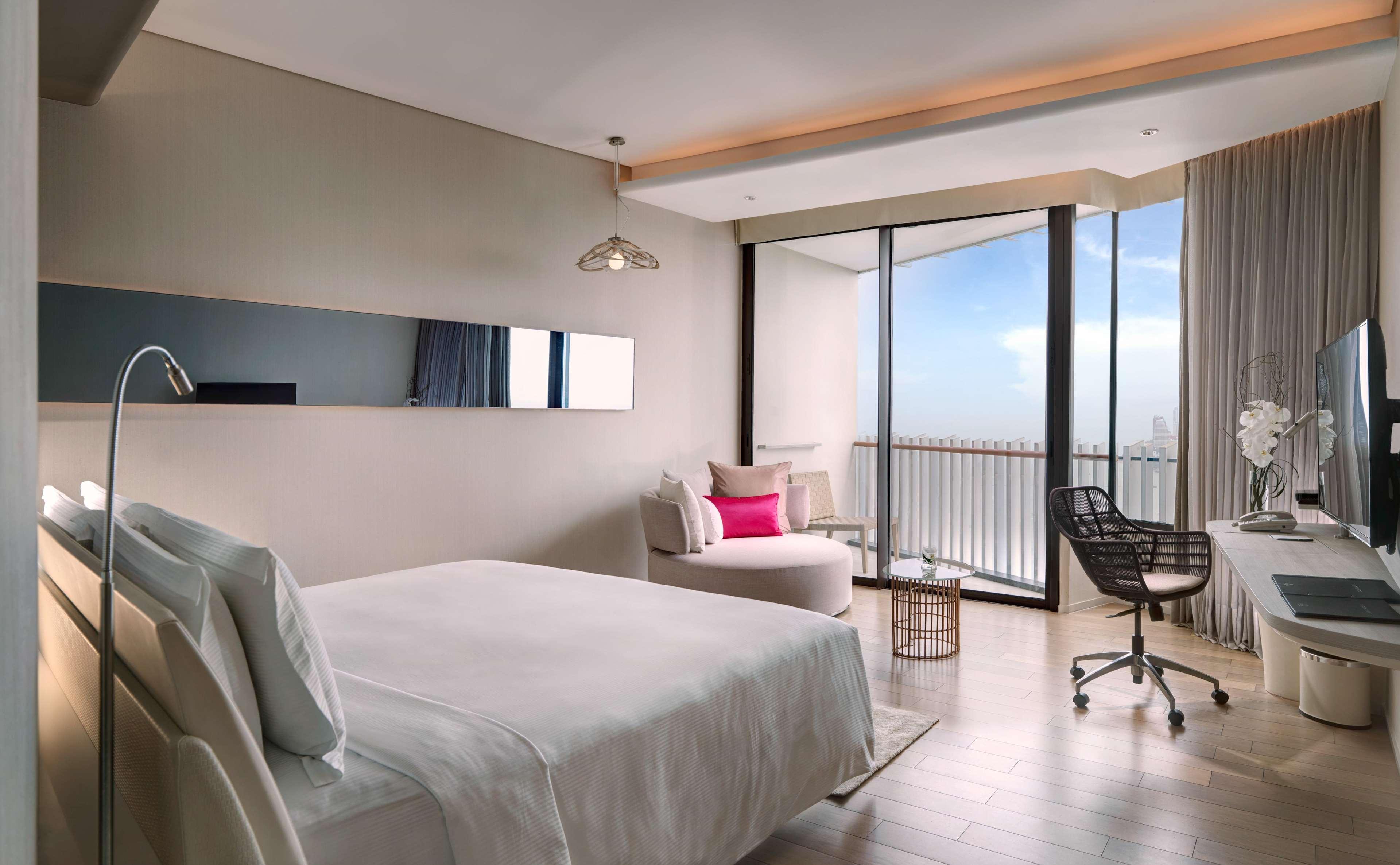 EXECUTIVE, KING BED, OCEAN VIEW