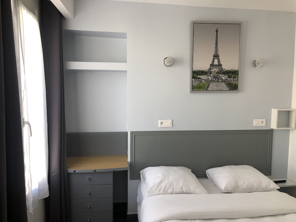 ROOM, SINGLE