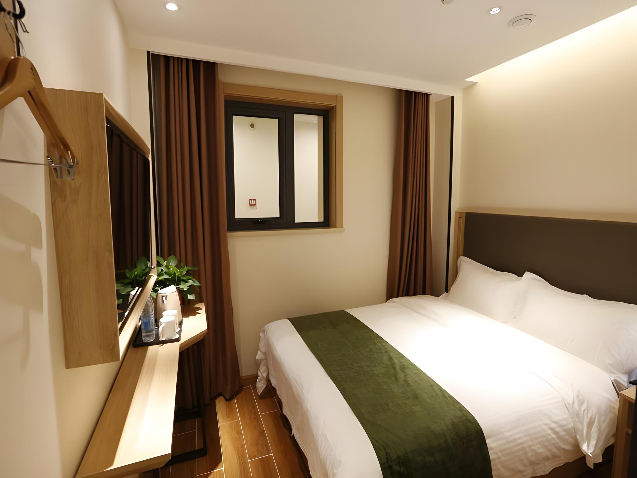 GALLERY, GUEST ROOM, DOUBLE BED