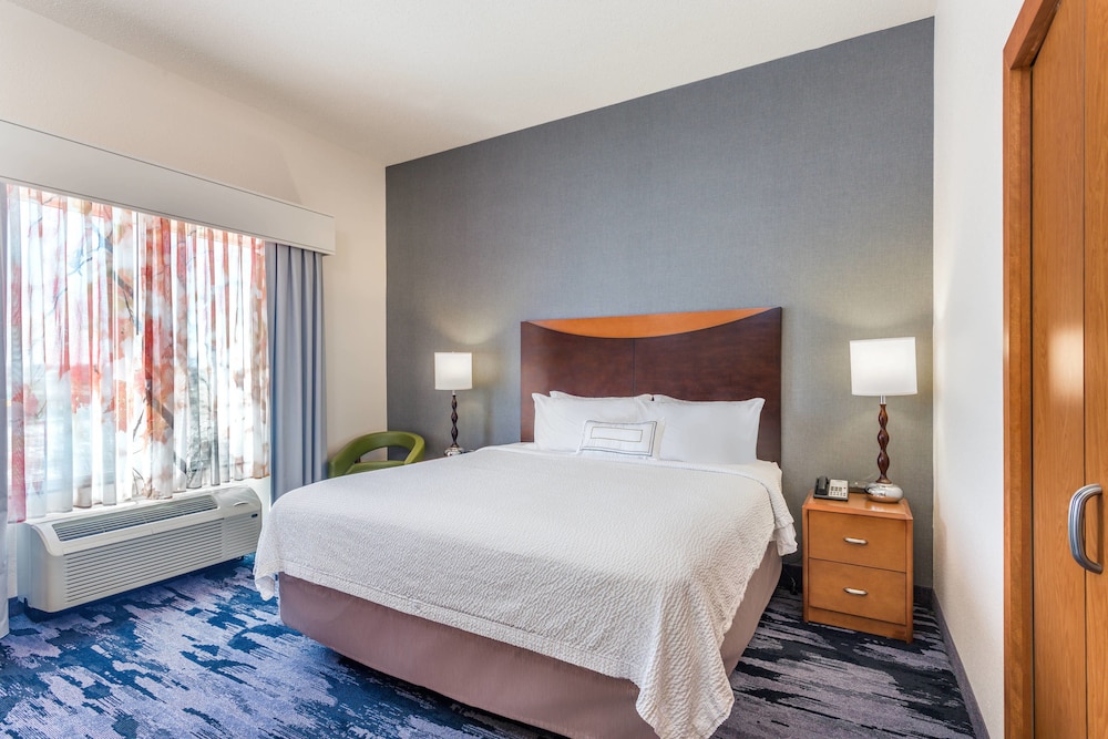 Fairfield Inn Suites by Marriott Madison East 10/35