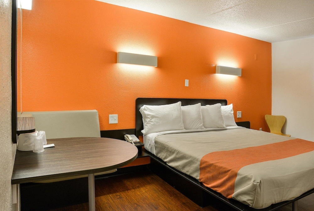 Motel6 Toledo, OH 25/36