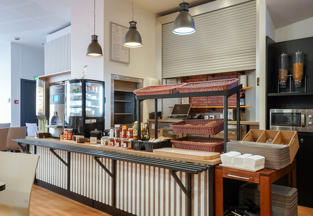 restaurant cafeteria