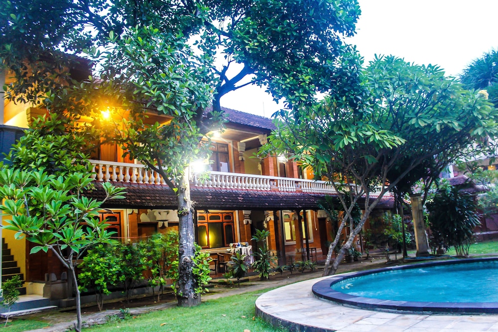 Budhi Beach Inn 5/30