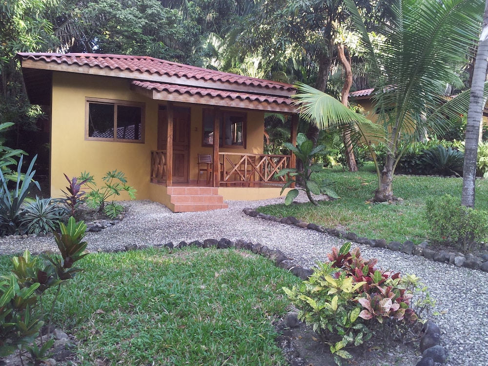 Esencia Hotel And Villas 18/65